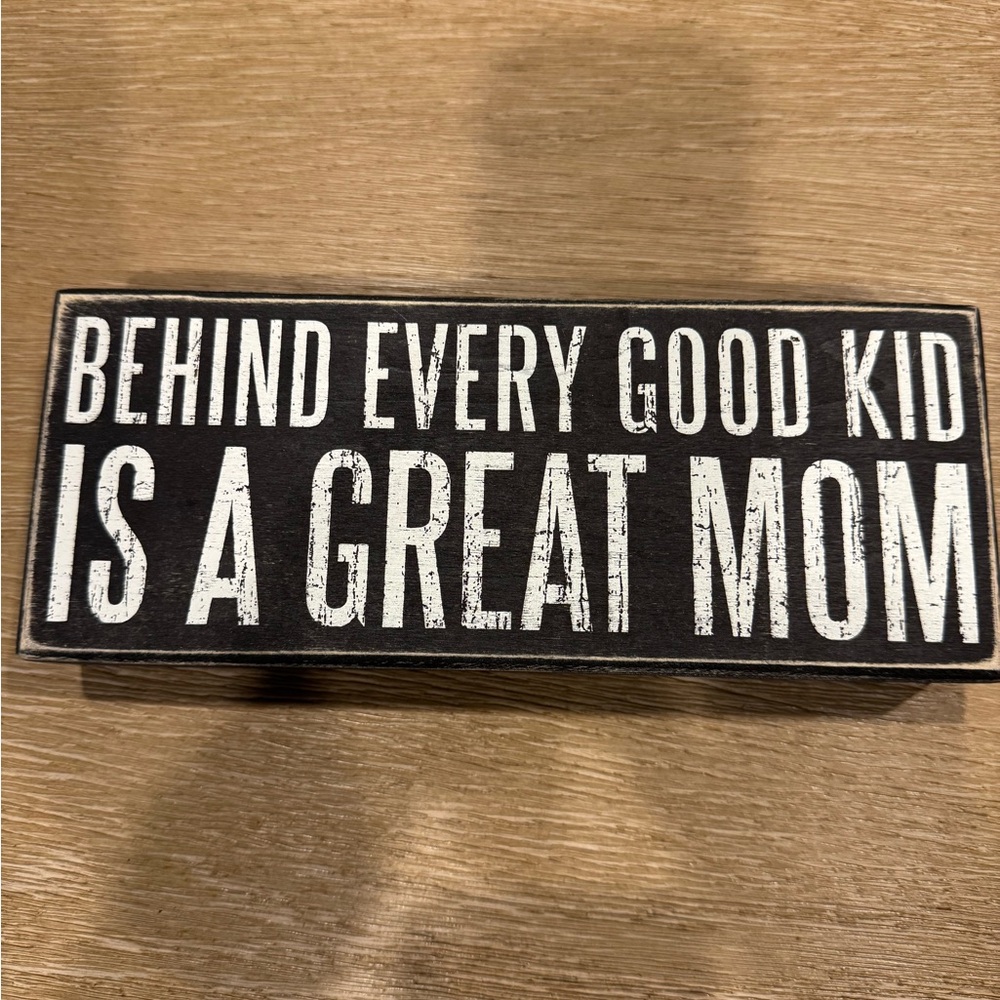Great Mom Box Sign